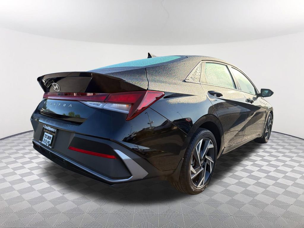 Used 2025 Hyundai Elantra Sport w/ Cargo Package image 5
