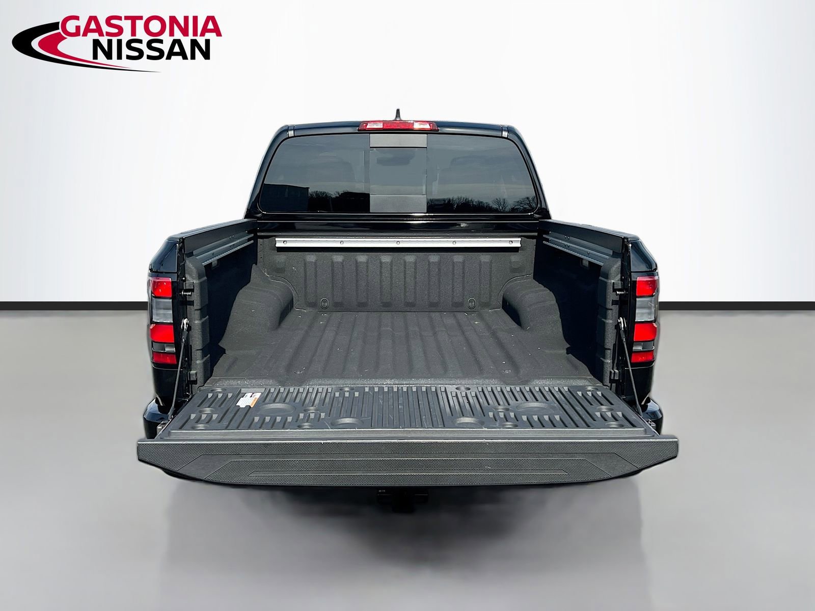 Used 2024 Nissan Frontier SL w/ Technology Package image 34