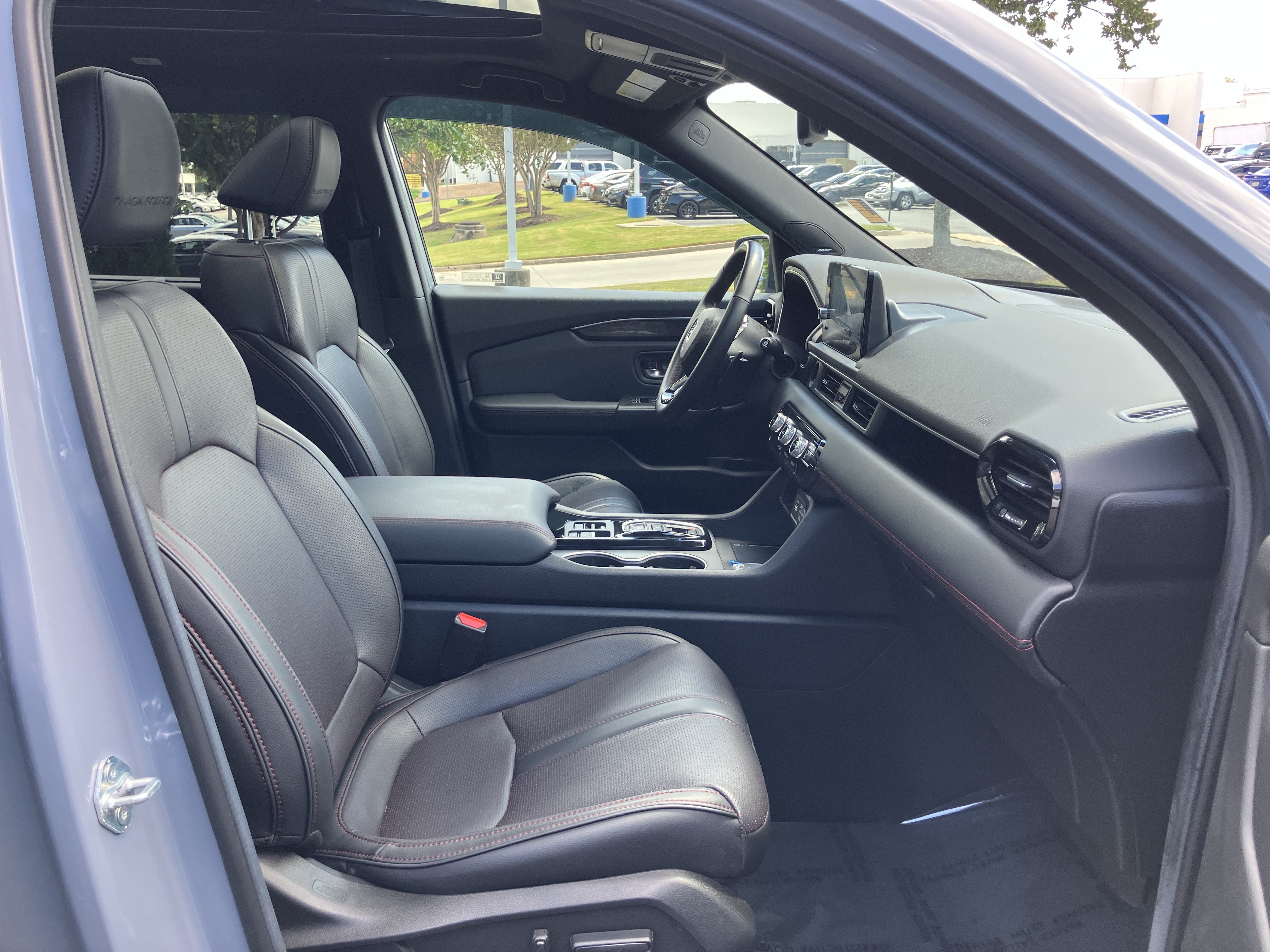 Certified 2025 Honda Pilot Black Edition image 38