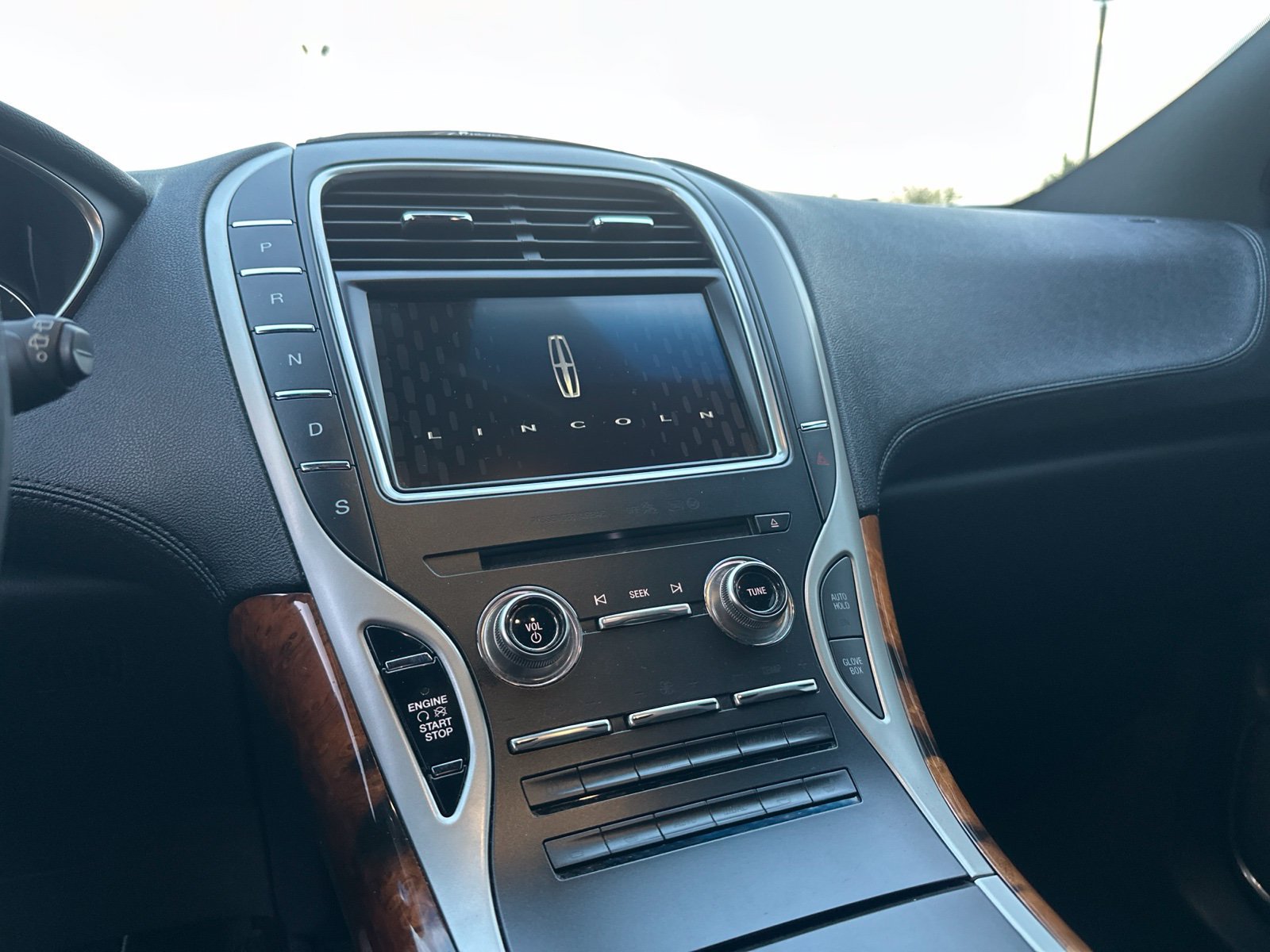 Used 2017 Lincoln MKX Reserve w/ Driver Assistance Package FWD image 10