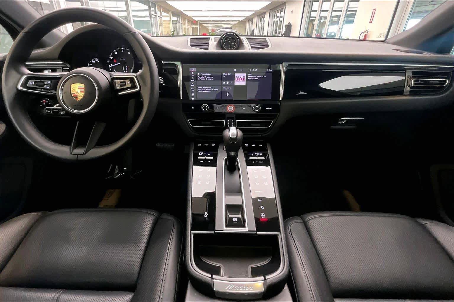 Used 2025 Porsche Macan AWD/4WD image 15