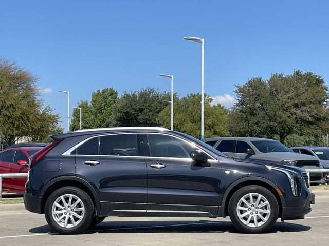 Used 2023 Cadillac XT4 Luxury w/ Cold Weather Package FWD image 3