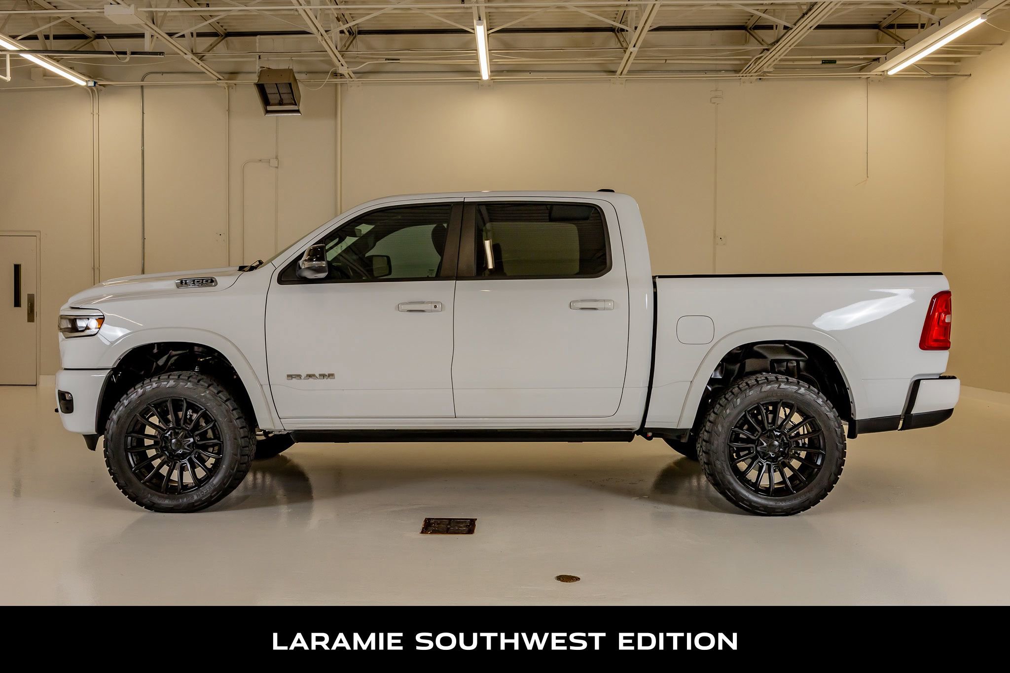 Used 2025 RAM 1500 Laramie w/ Laramie Southwest Edition AWD/4WD image 6