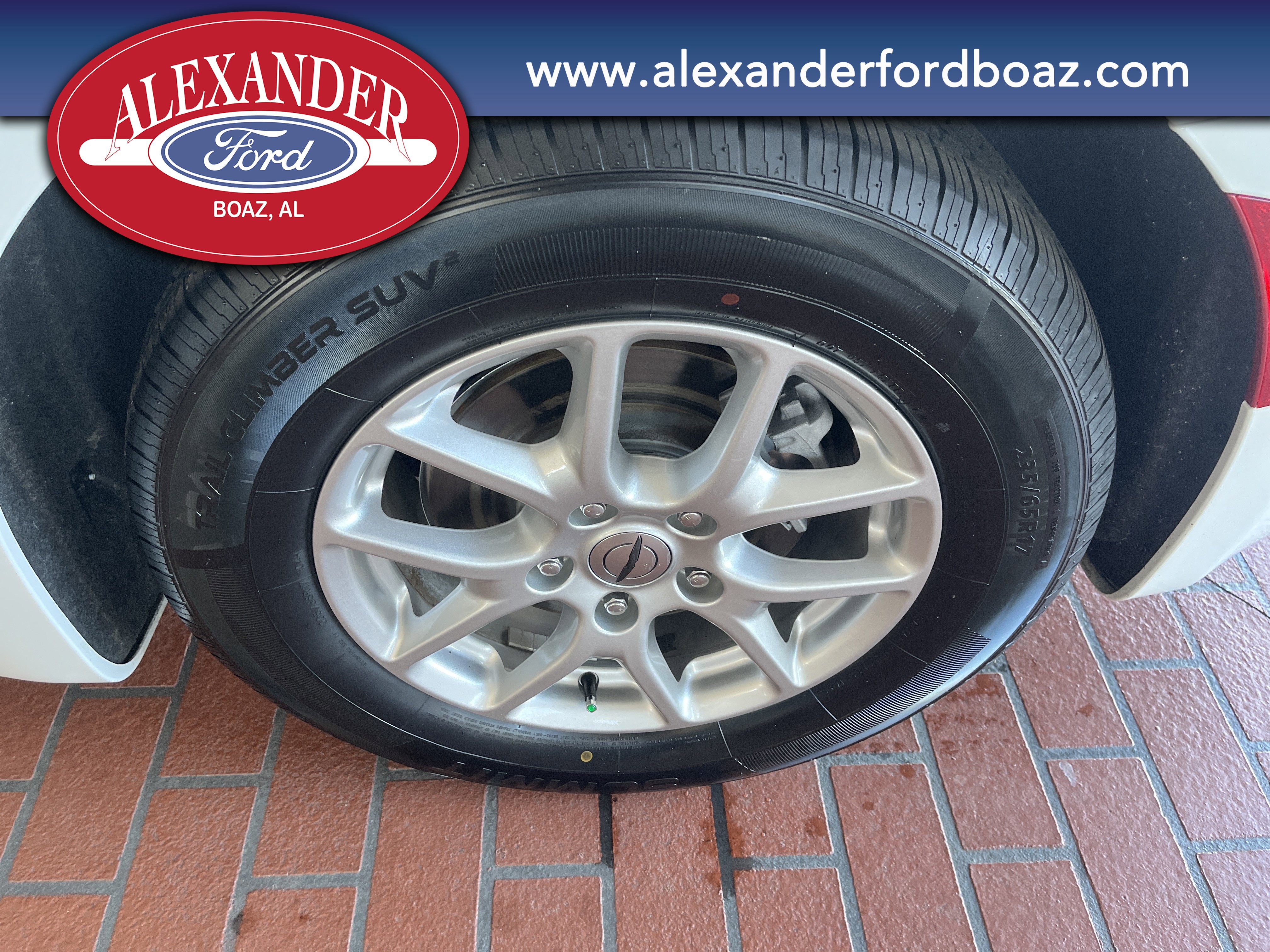 Used 2024 Chrysler Pacifica Touring-L image 7