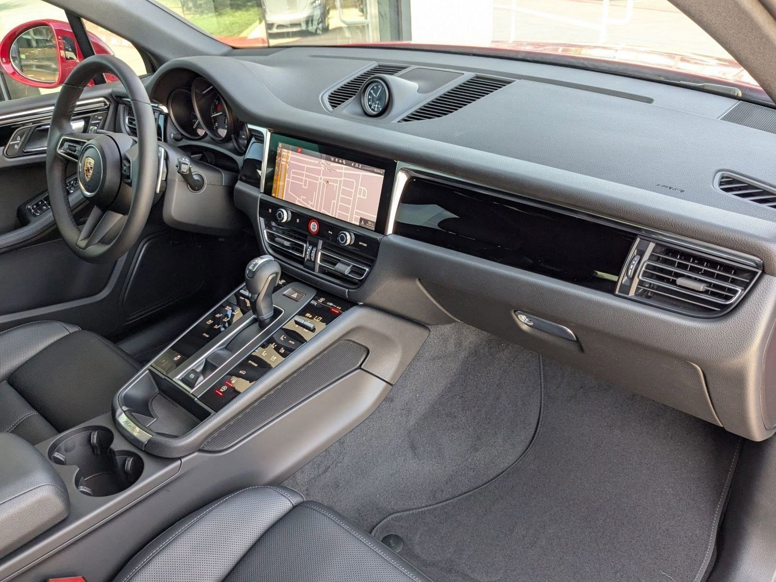 Certified 2025 Porsche Macan image 26