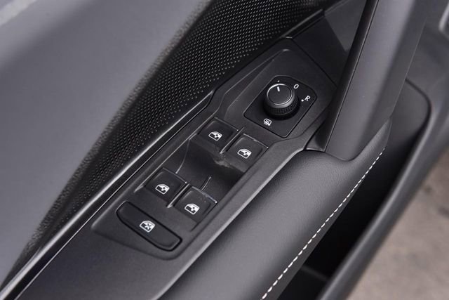 New 2026 Volkswagen Tiguan SE R-Line image 8