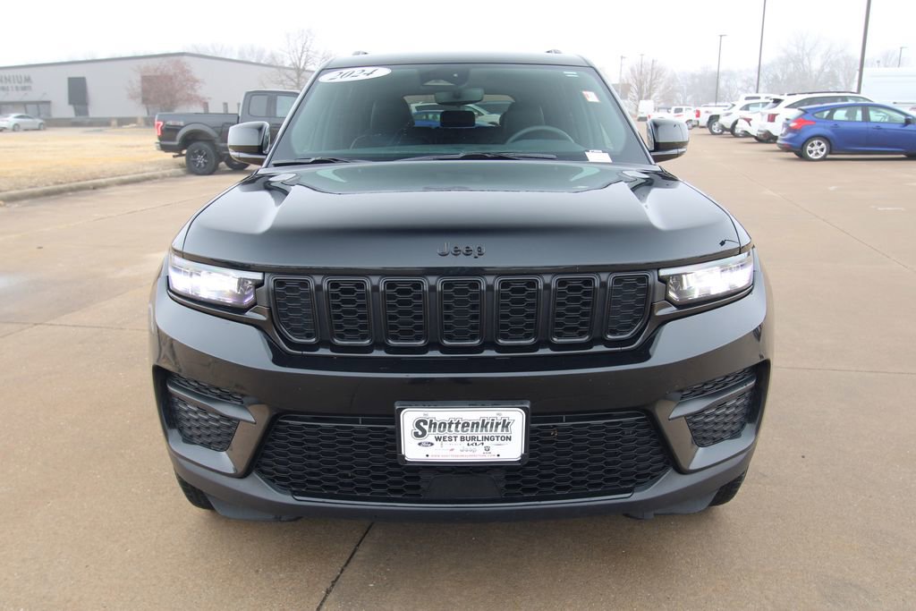 Used 2024 Jeep Grand Cherokee Altitude image 2