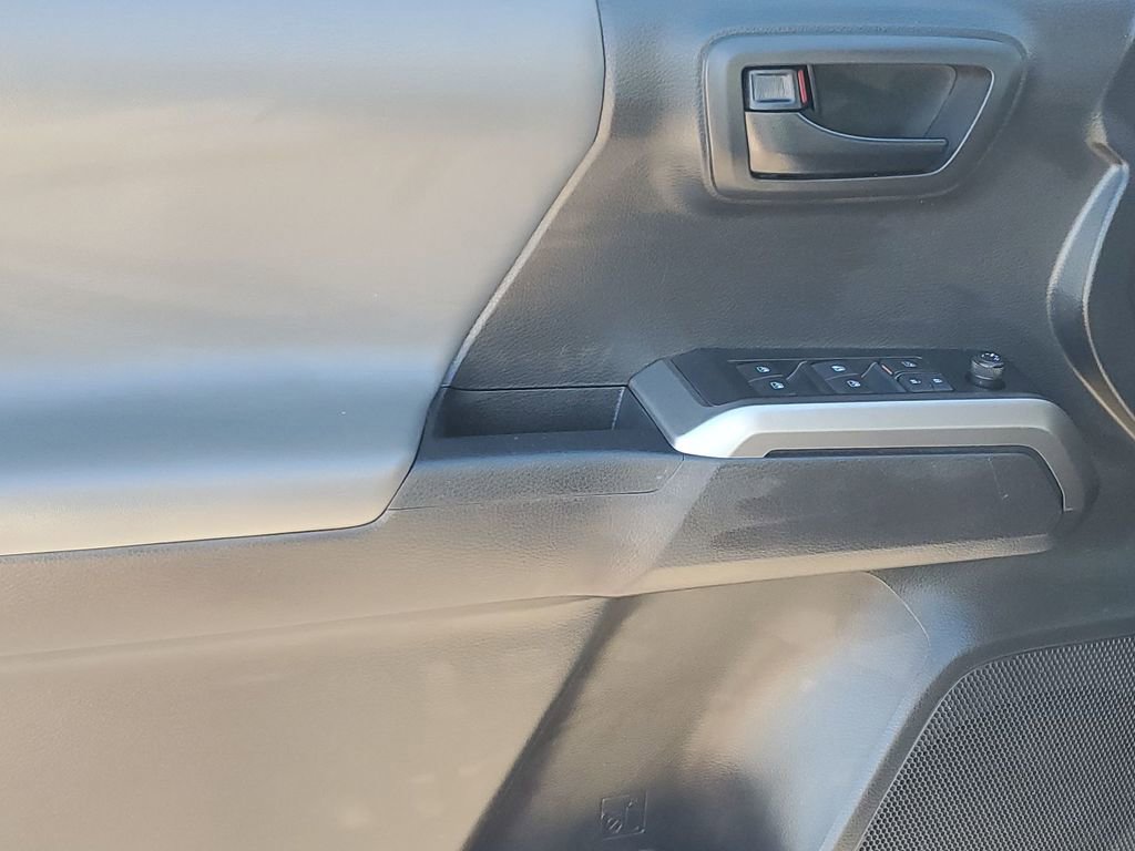 Used 2022 Toyota Tacoma SR5 image 31