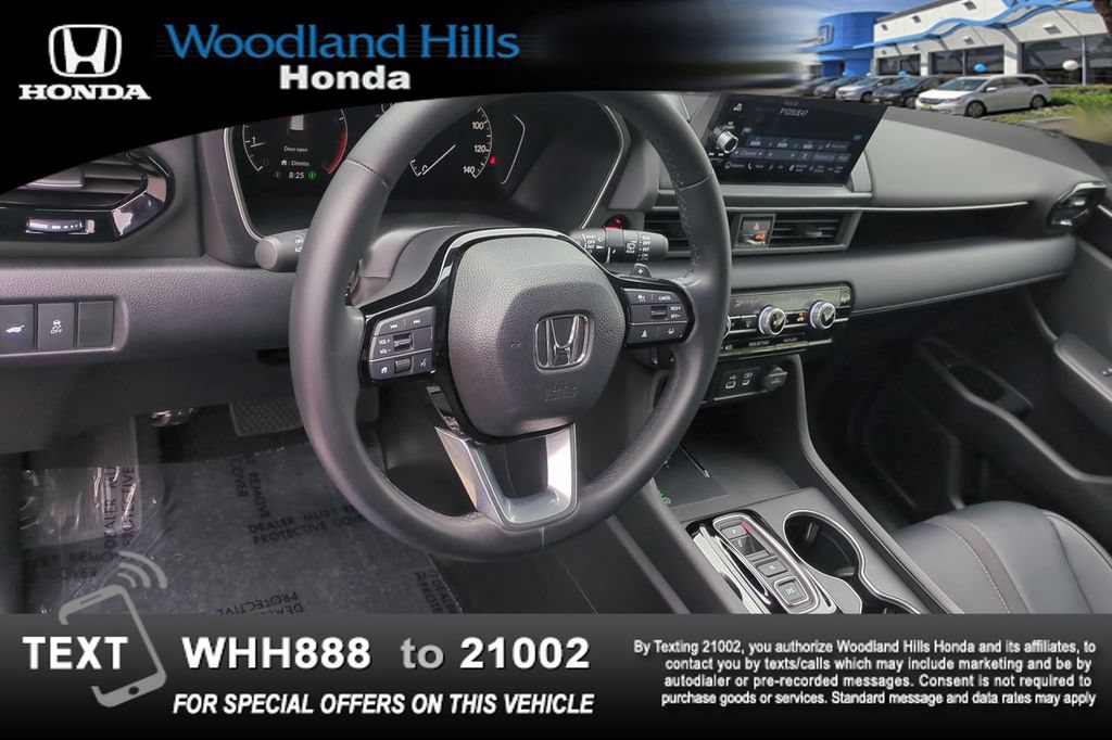 Used 2025 Honda Pilot Touring image 9