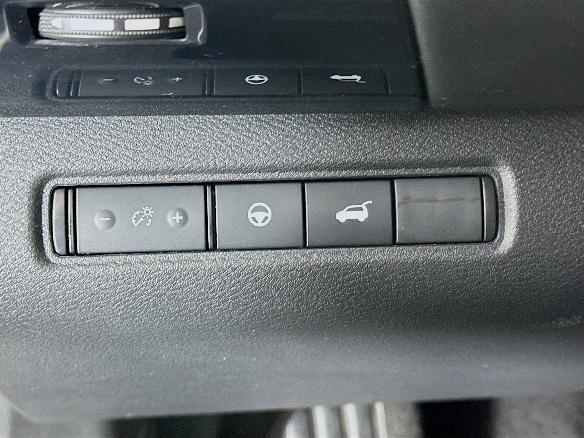 Used 2025 Nissan Pathfinder SV image 17