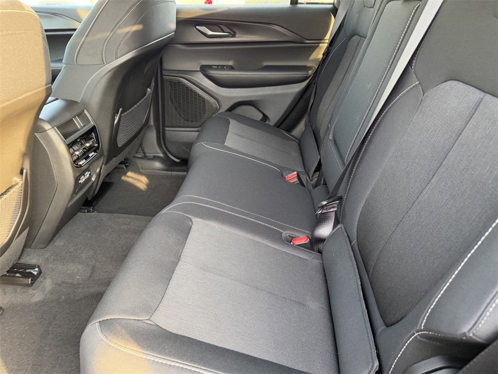 New 2025 Jeep Grand Cherokee Laredo w/ Luxury Tech Group I image 10