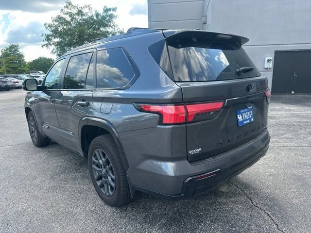 Used 2025 Toyota Sequoia Platinum AWD/4WD image 5