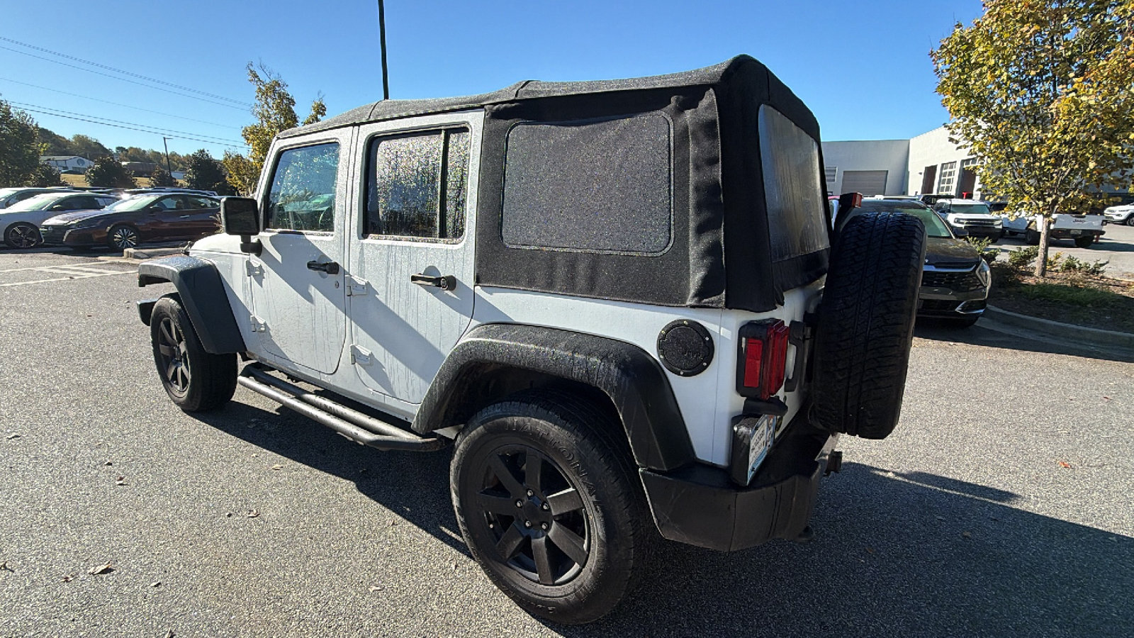 Used 2014 Jeep Wrangler Unlimited Sahara AWD/4WD image 10