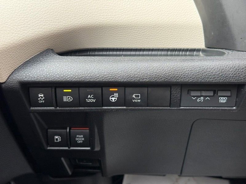 Used 2022 Toyota Sienna Platinum image 30