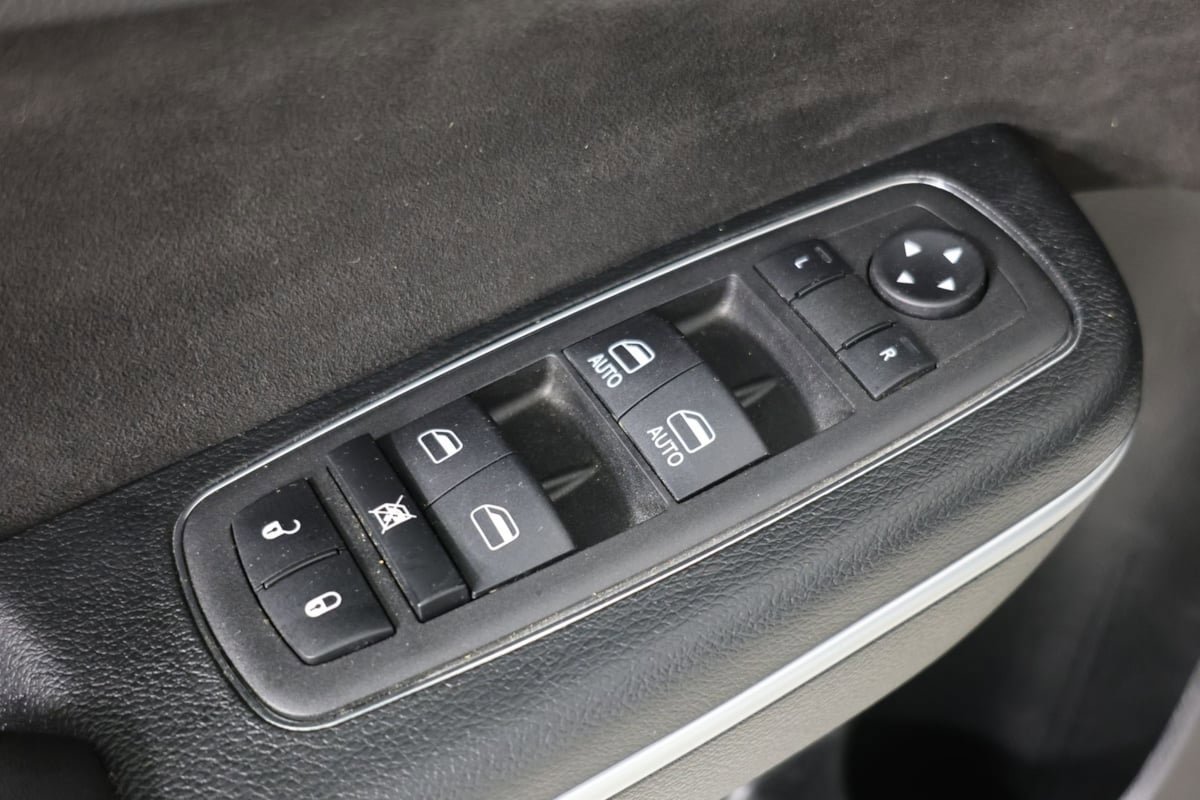Used 2023 Chrysler 300 C RWD image 23