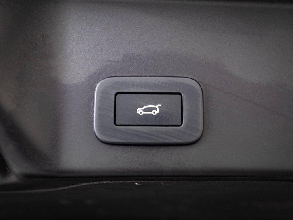 Used 2023 Land Rover Range Rover Evoque R-Dynamic SE image 21