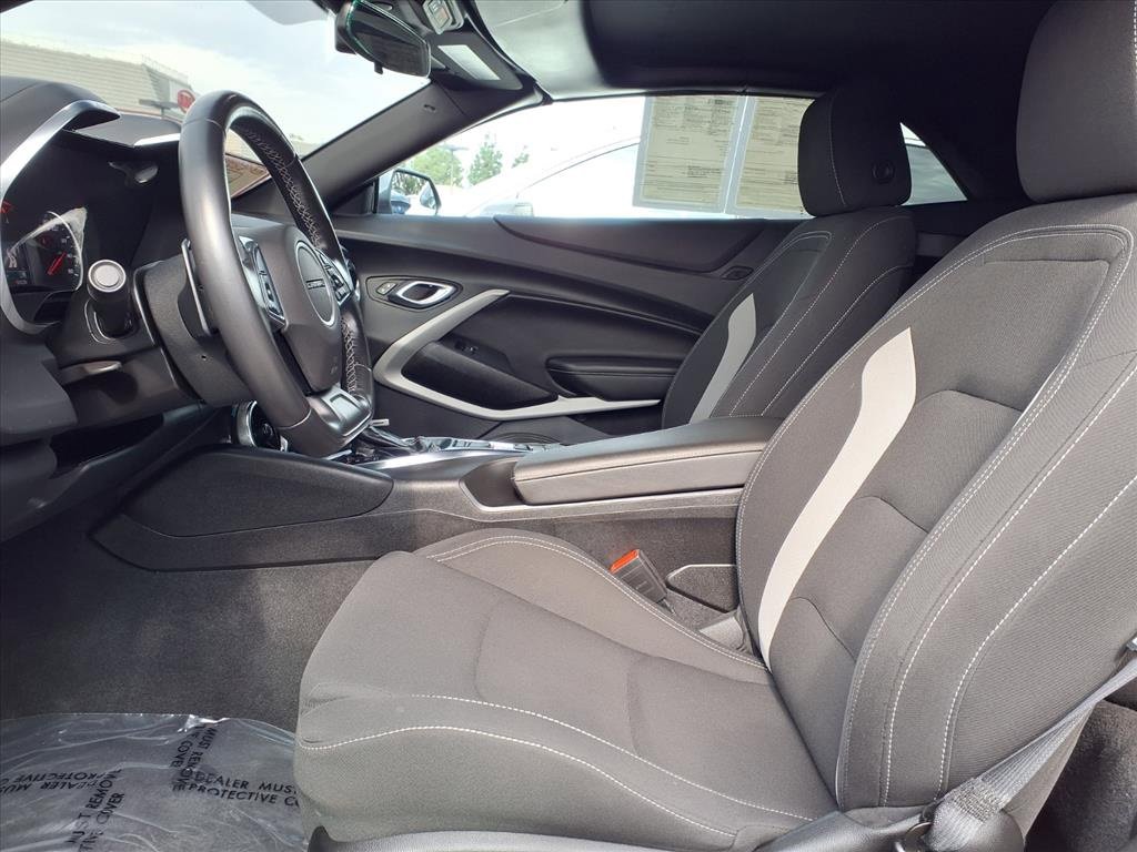 Used 2023 Chevrolet Camaro LT w/ Technology Package image 9