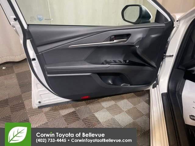 Used 2025 Toyota Camry SE image 10