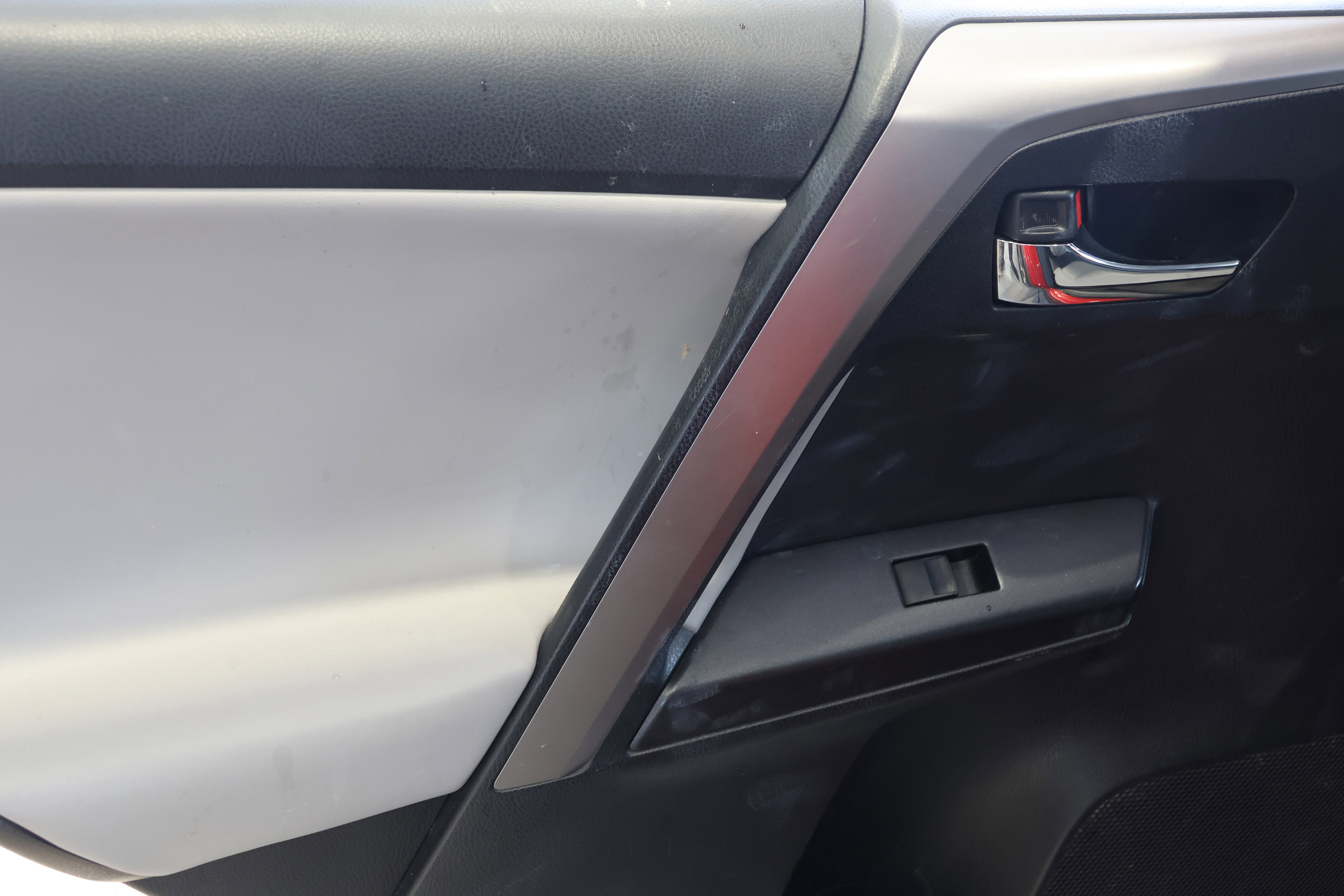 Used 2016 Toyota RAV4 XLE image 31