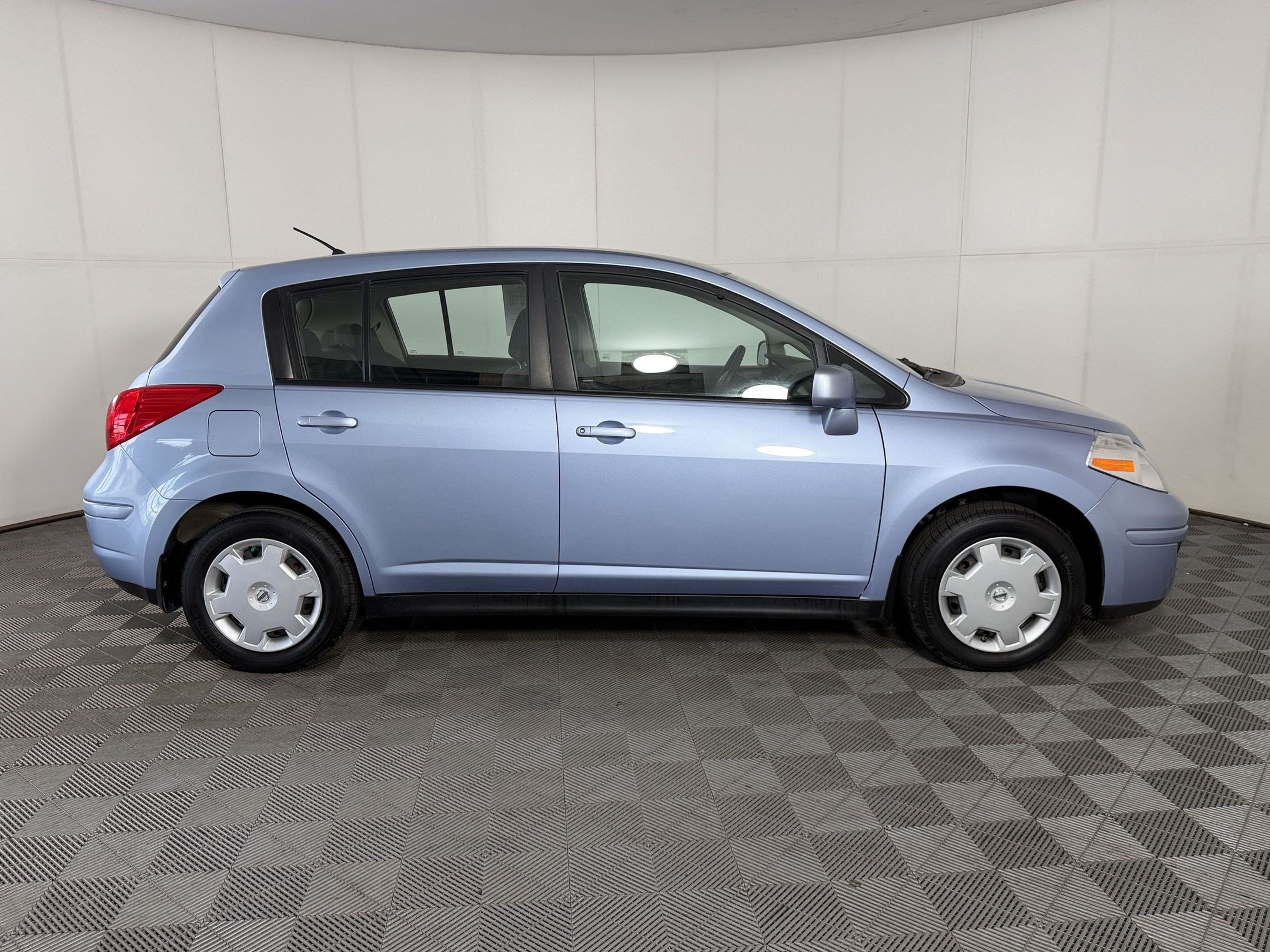 Used 2009 Nissan Versa 1.8 S w/ ABS Pkg FWD image 8