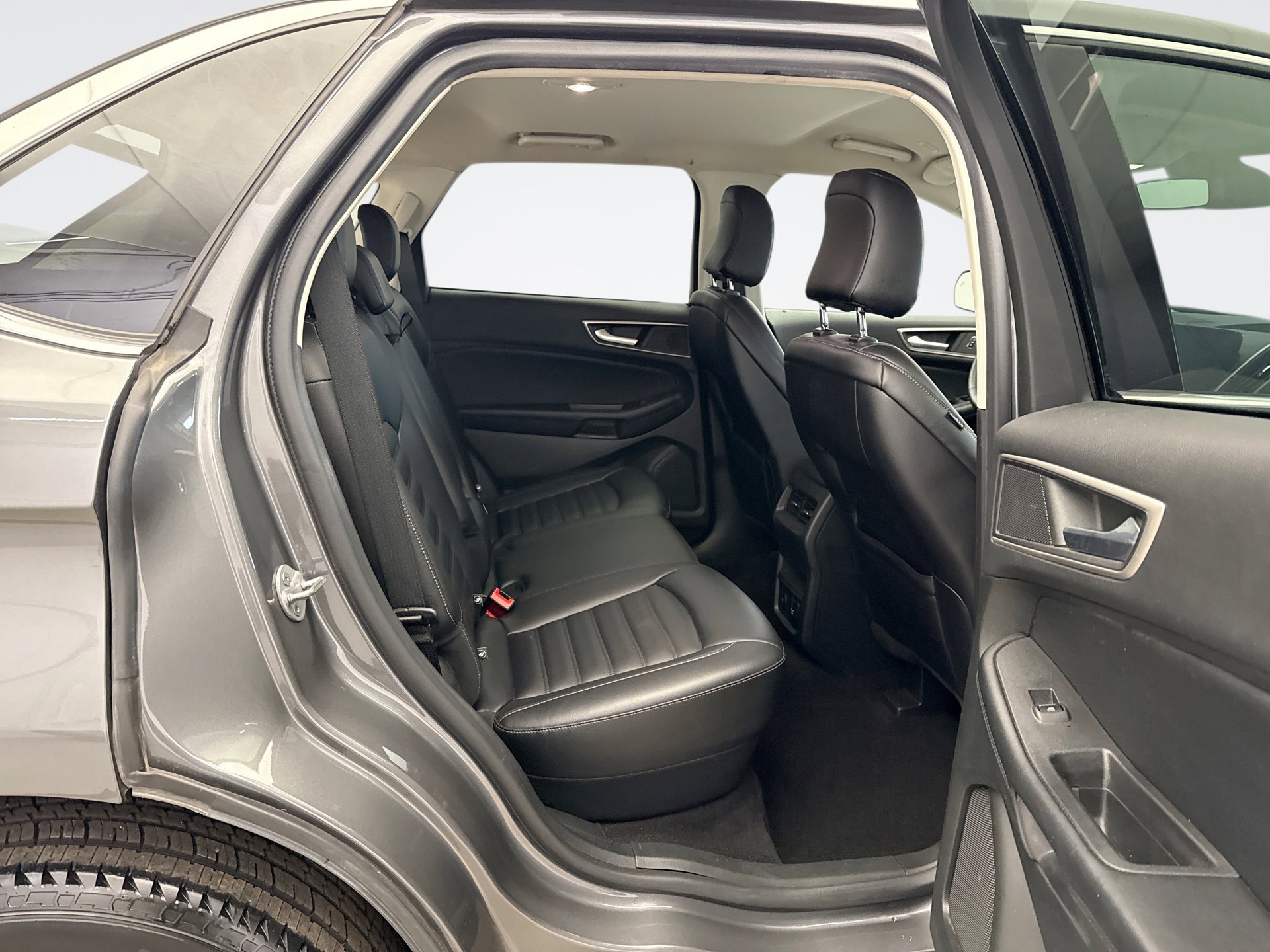 Used 2022 Ford Edge SEL w/ Convenience Package image 17