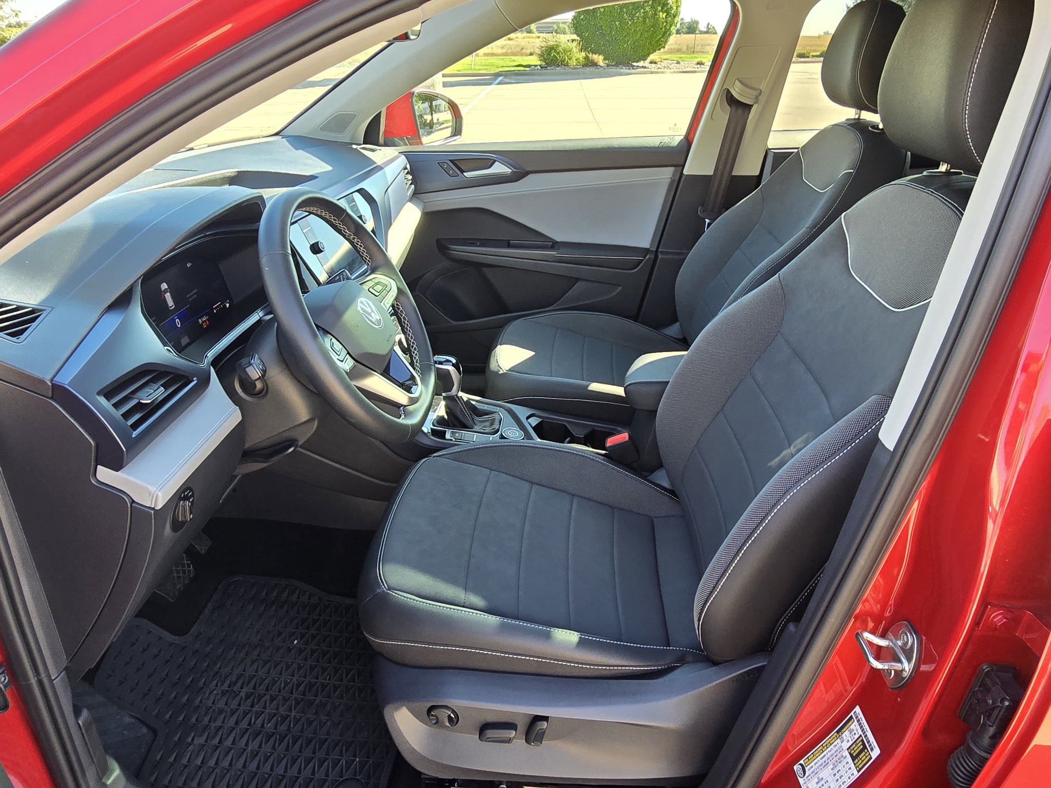 Used 2024 Volkswagen Taos SE w/ Panoramic Sunroof Package AWD/4WD image 13