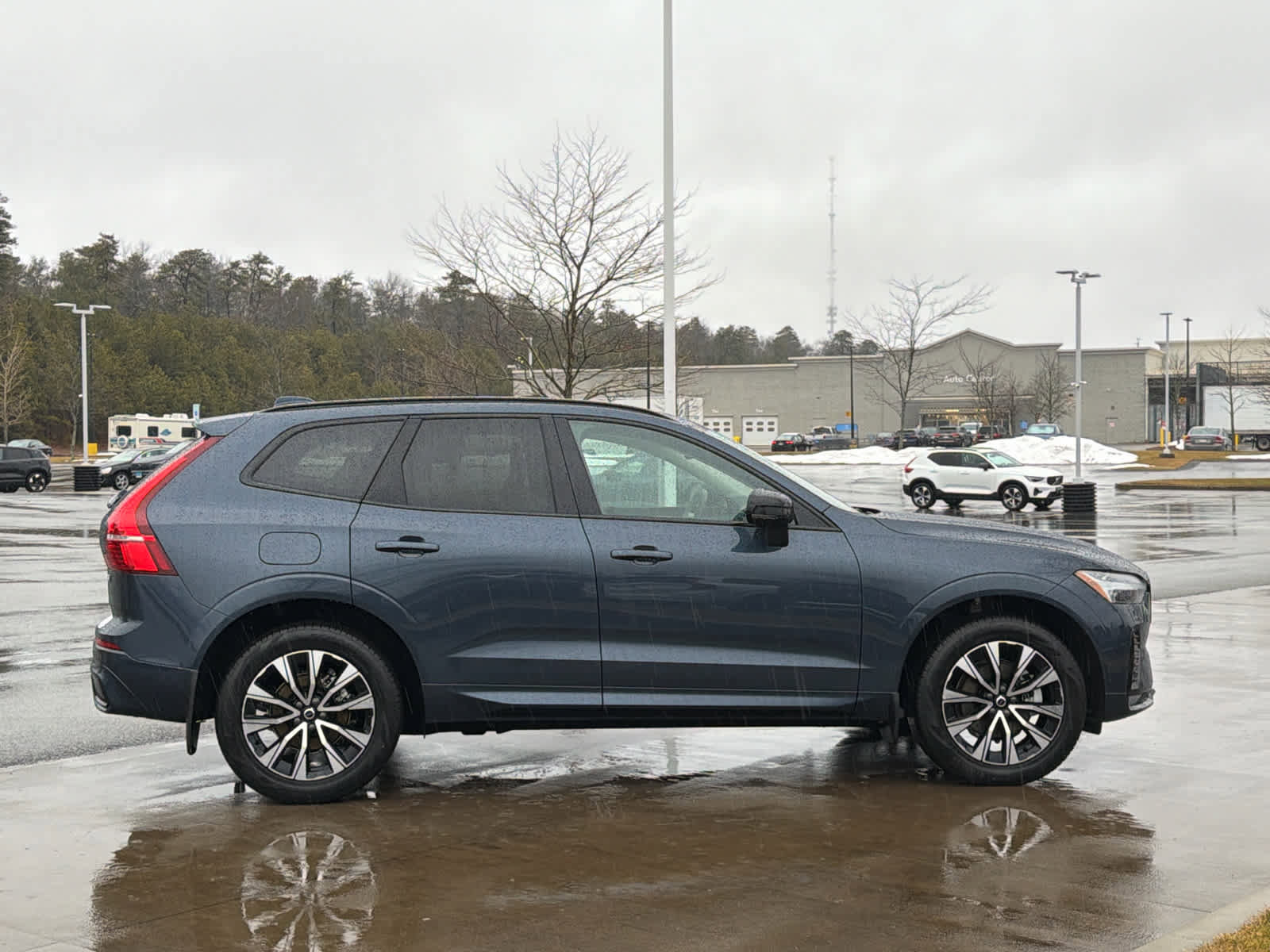 Used 2025 Volvo XC60 B5 Core w/ Protection Package Premier image 12
