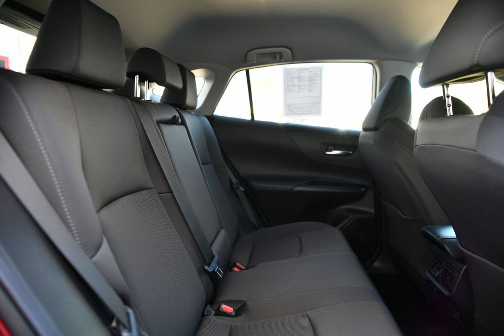 Used 2022 Toyota Venza LE image 24