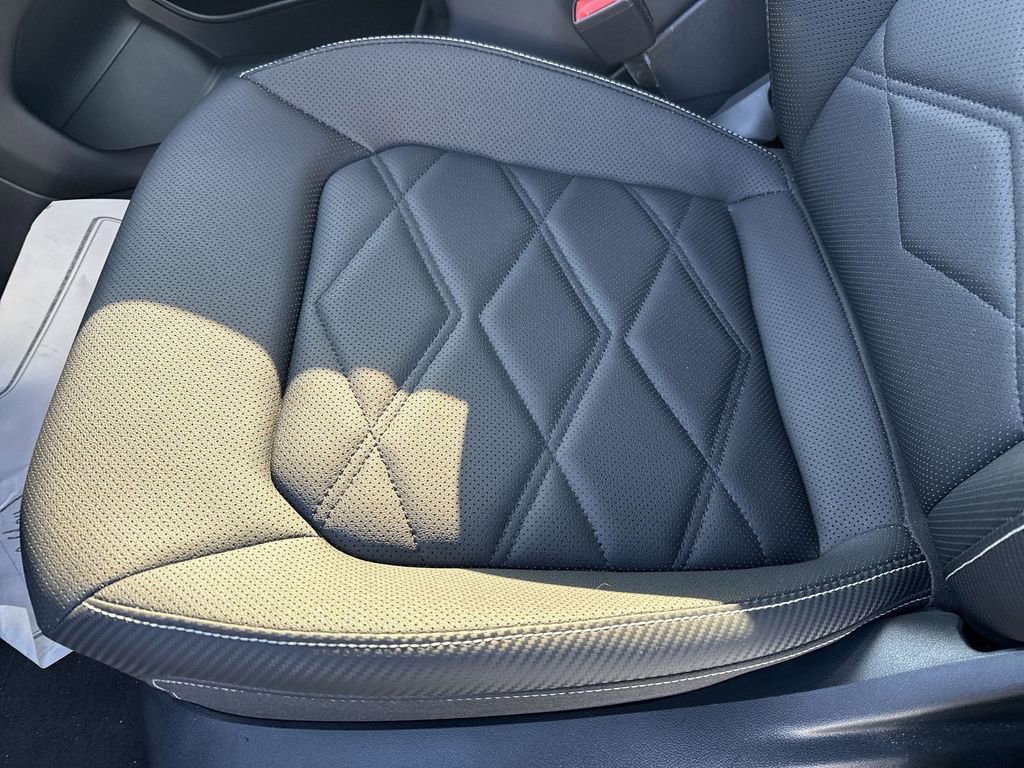 Used 2025 Volkswagen Atlas Cross Sport SE w/ Black Wheel Package image 10