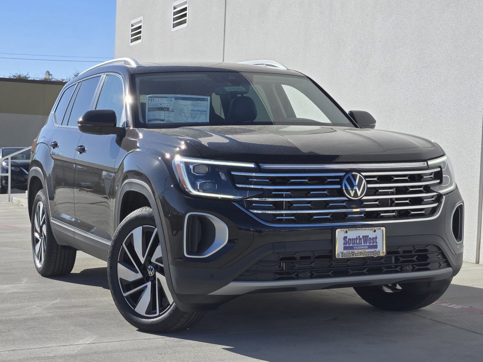Used 2025 Volkswagen Atlas SEL image 2