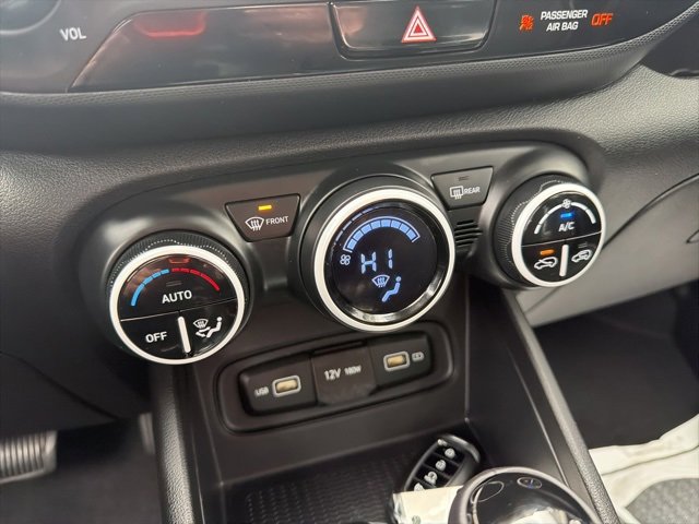 Certified 2022 Hyundai Venue Limited w/ Cargo Package image 25