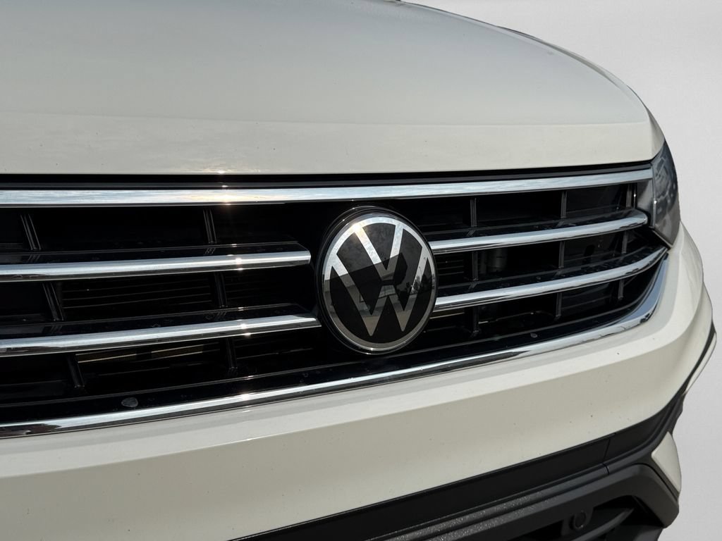 Used 2024 Volkswagen Tiguan SE AWD/4WD image 32