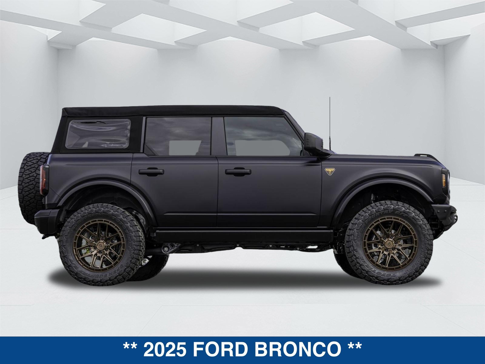 Used 2025 Ford Bronco Badlands AWD/4WD image 3