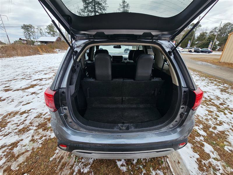 Used 2019 Mitsubishi Outlander SE image 27