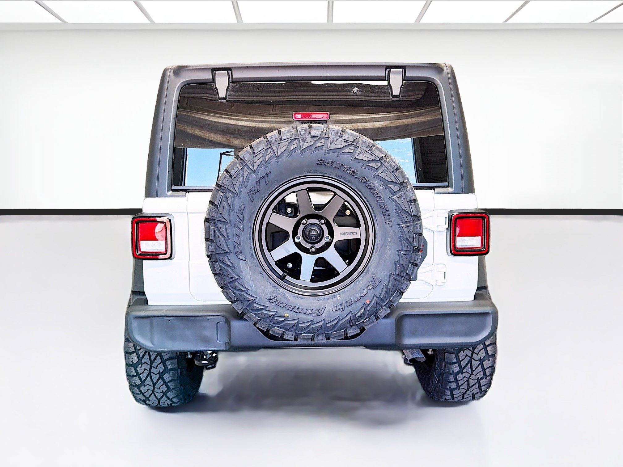 Used 2025 Jeep Wrangler Unlimited Sport AWD/4WD image 5