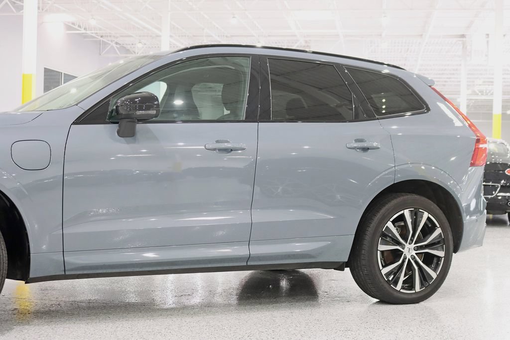 Used 2023 Volvo XC60 T8 Ultimate w/ Climate Package AWD/4WD image 2