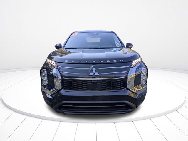 New 2025 Mitsubishi Outlander ES image 9