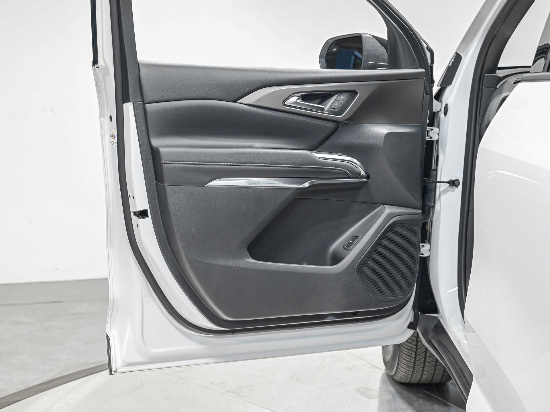 Used 2024 Chevrolet Traverse LS image 12