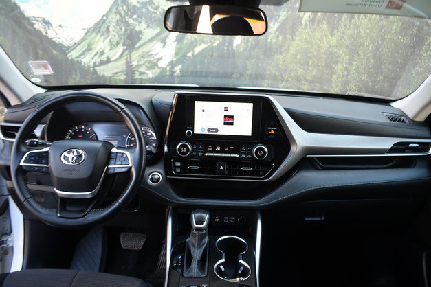 Used 2025 Toyota Highlander LE AWD/4WD image 18
