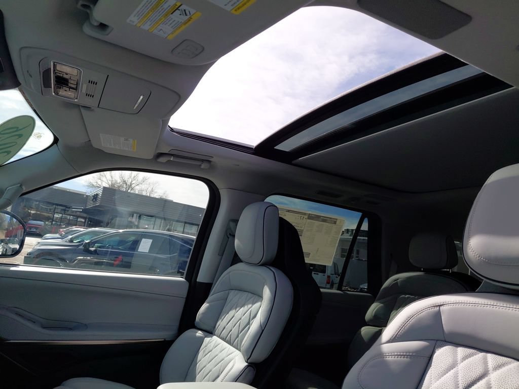 New 2026 Lincoln Navigator L Black Label AWD/4WD image 11
