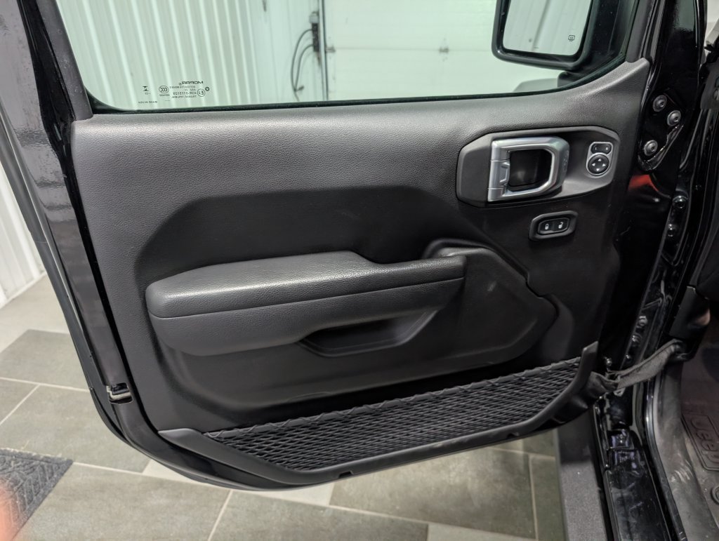Used 2023 Jeep Wrangler Unlimited w/ Sun & Screen Package AWD/4WD image 13
