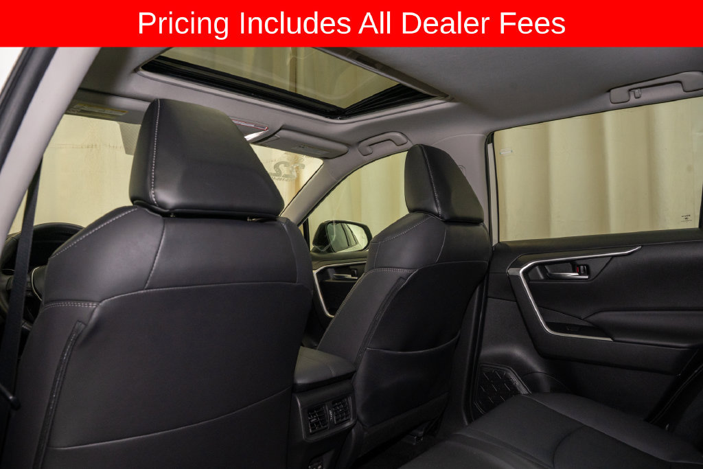 Used 2022 Toyota RAV4 XLE Premium AWD/4WD image 10