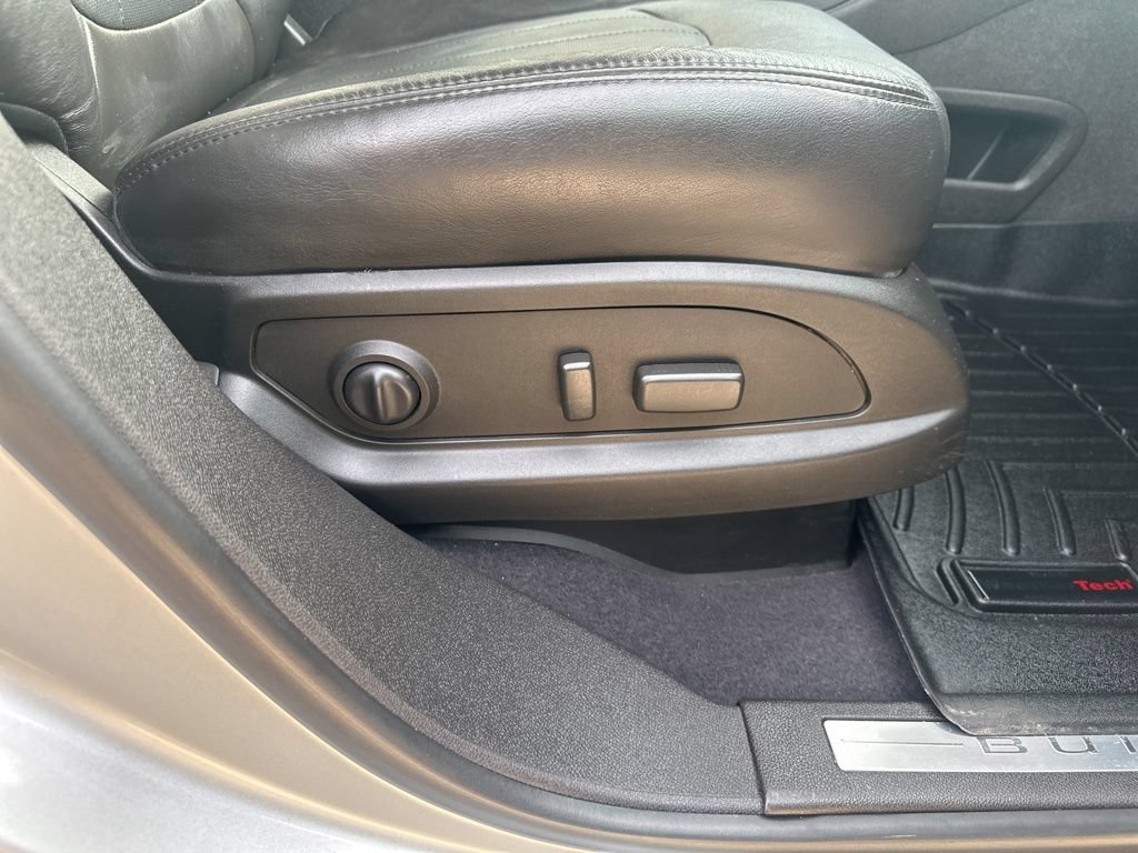 Used 2012 Buick Enclave Leather AWD/4WD image 32