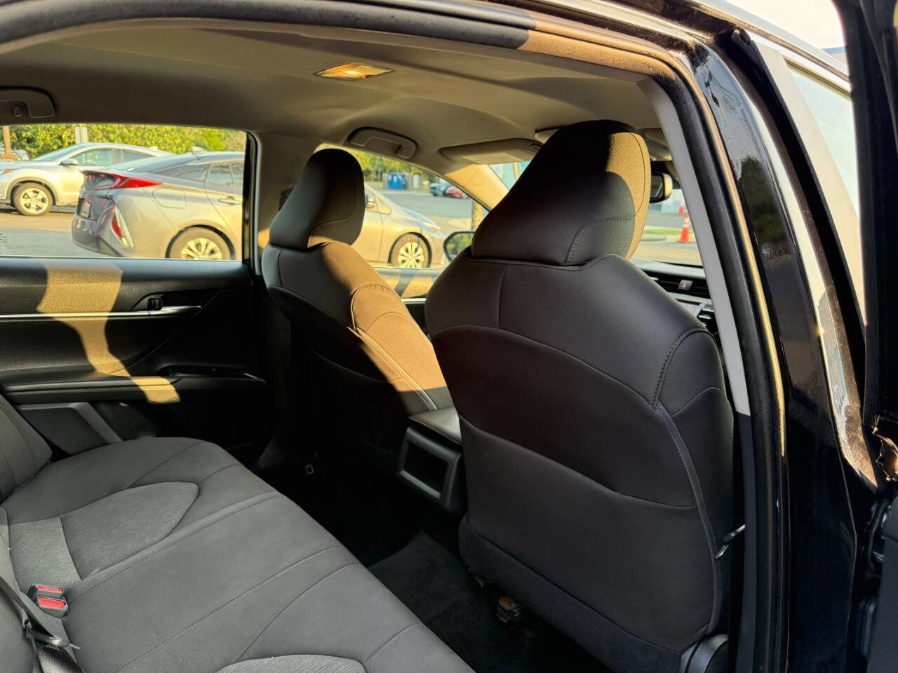 Used 2020 Toyota Camry LE image 21