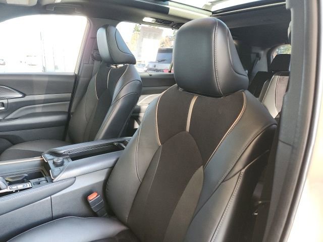 Used 2024 Toyota Grand Highlander AWD Hybrid image 17