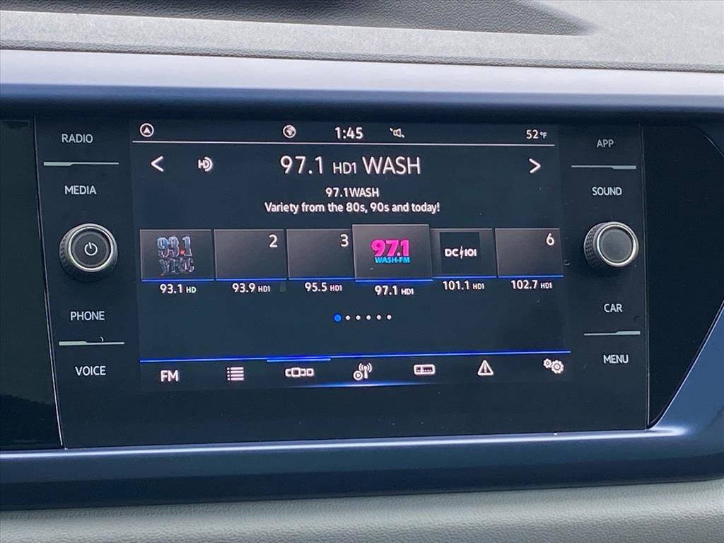 Certified 2023 Volkswagen Taos SE w/ Panoramic Sunroof Package image 9