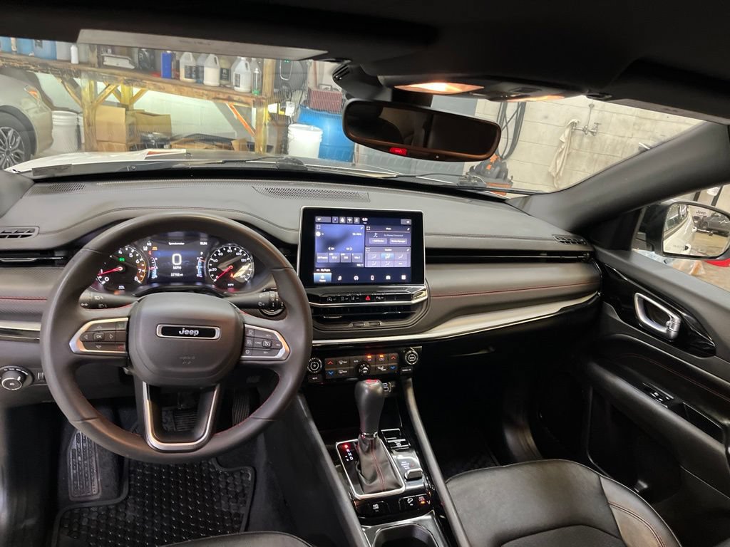 Used 2025 Jeep Compass Trailhawk AWD/4WD image 21