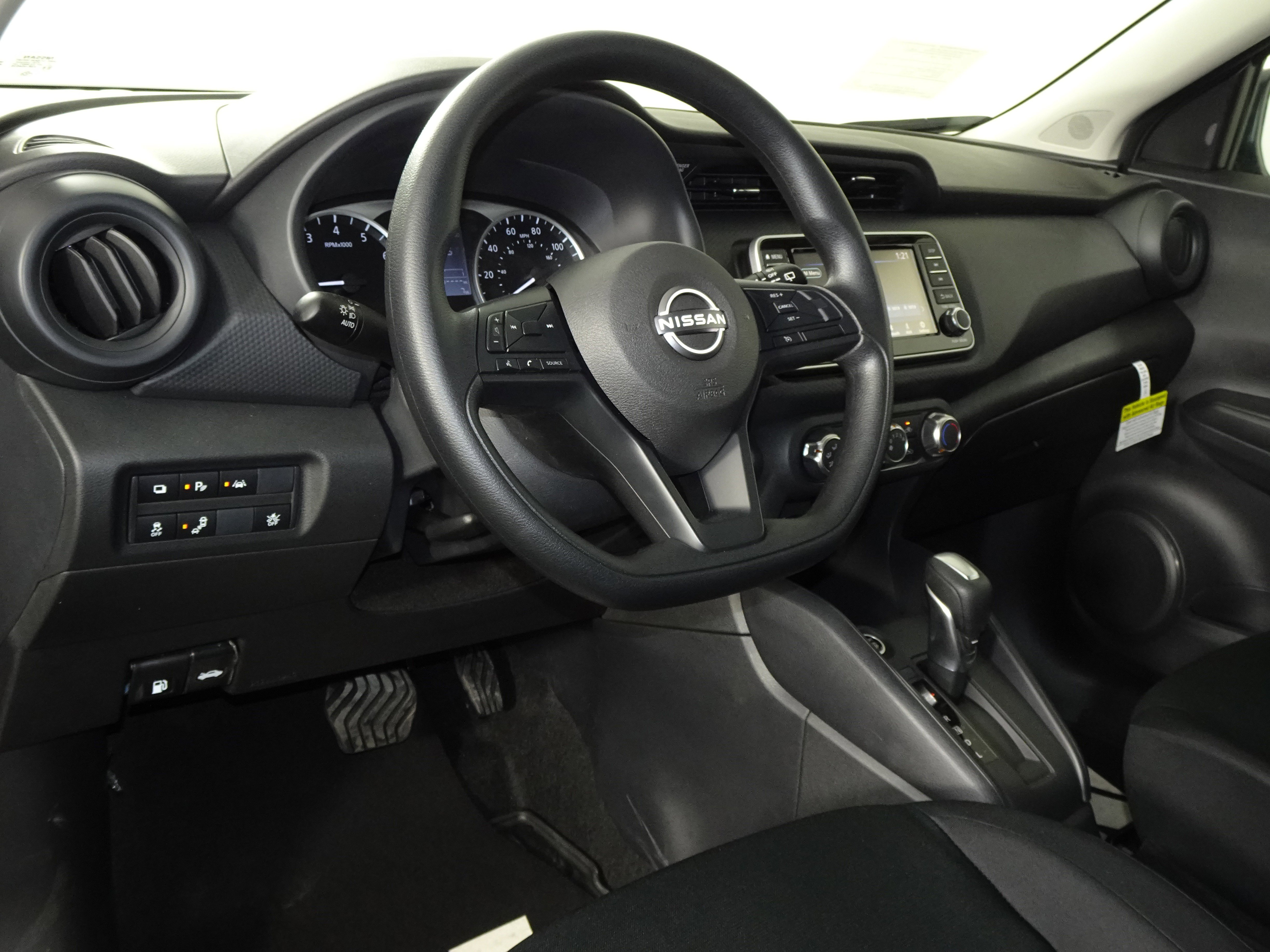 New 2025 Nissan Kicks Play S image 19