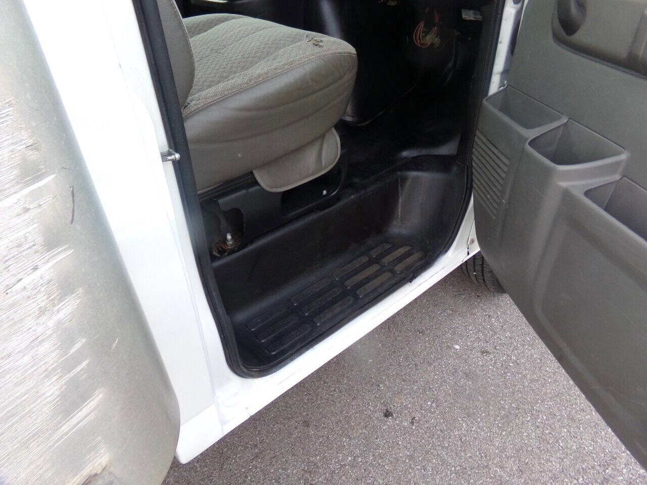 Used 2009 Chevrolet Express 3500 image 20