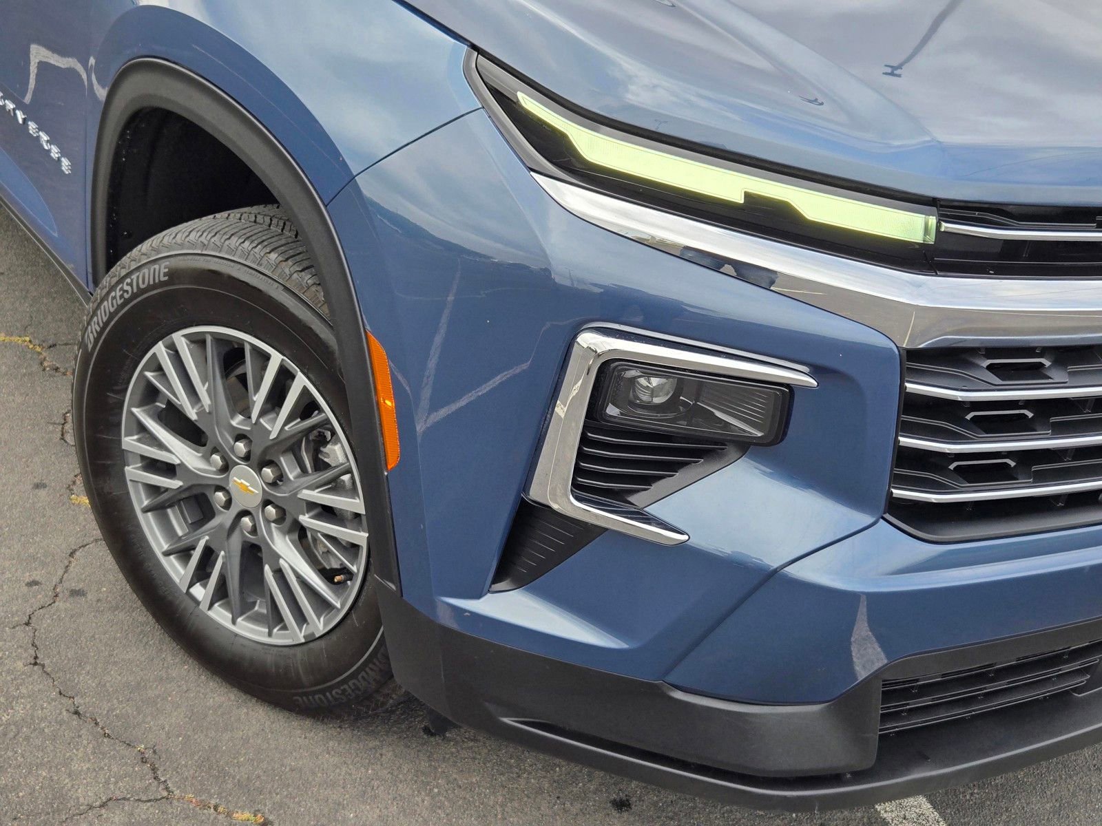 Used 2025 Chevrolet Traverse LT FWD image 9